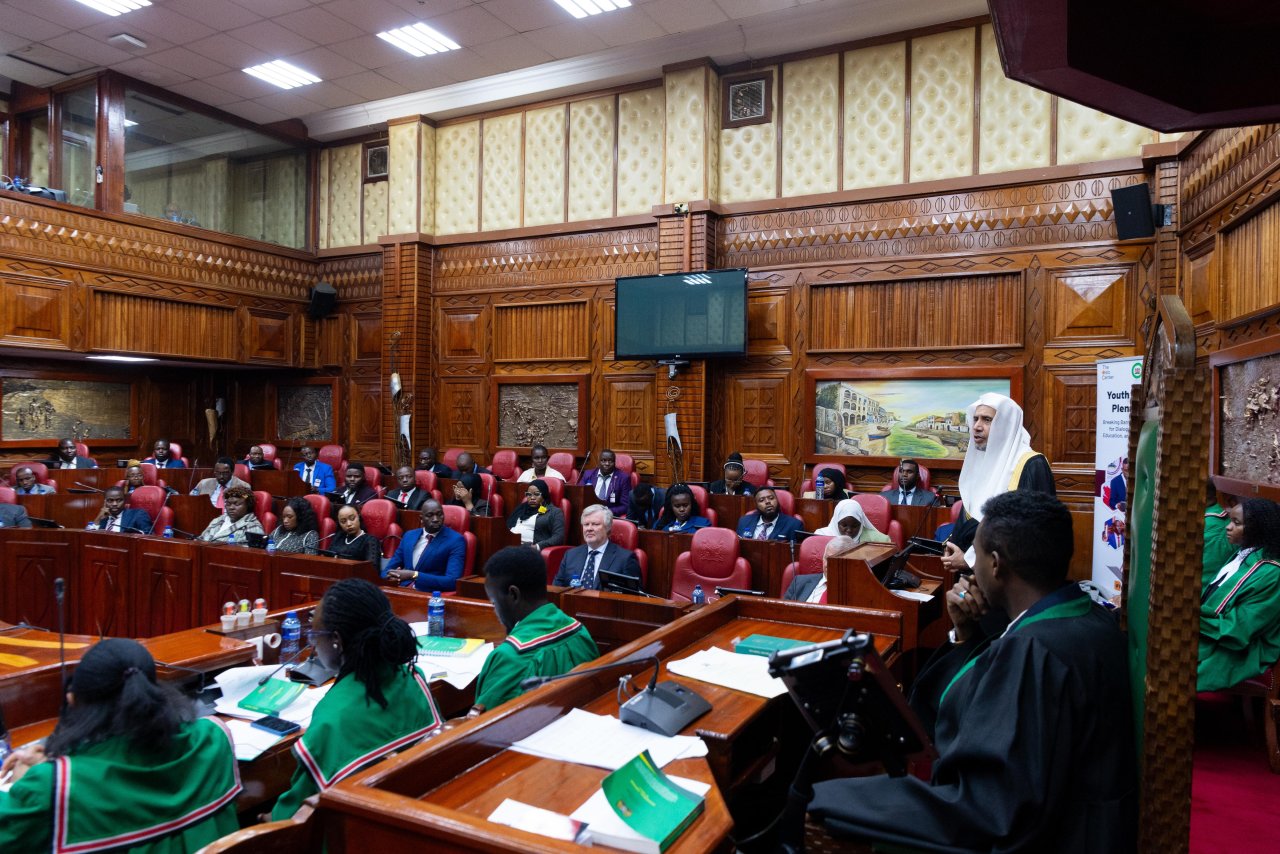 الأمين العام لرابطة العالم الإسلامي ضيفُ شرفٍ في &quot;منتدى شباب إفريقيا&quot;.. وضيفًا على برلمان الشباب في كينيا