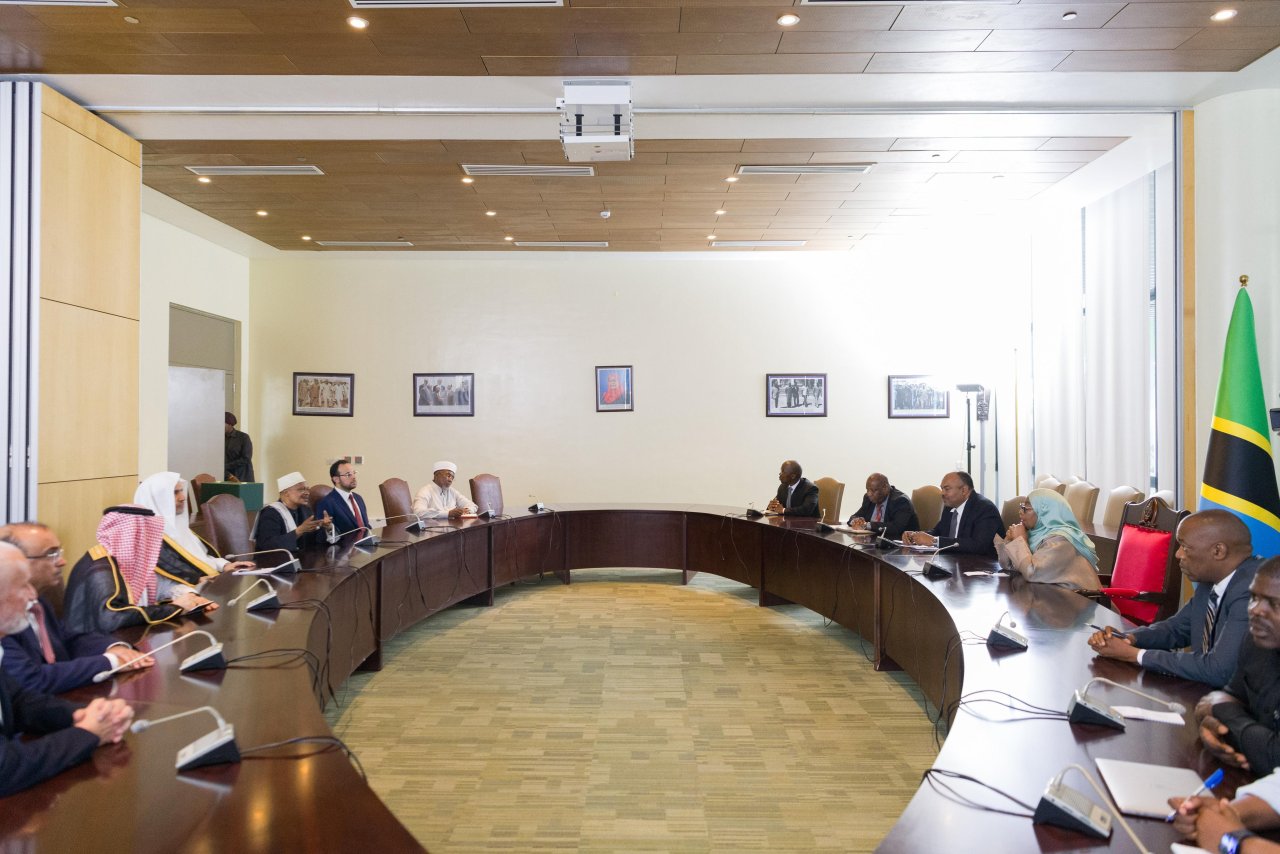 استقبلتْ فخامةُ رئيسةِ جمهورية تنزانيا الاتحادية، د.سامية صولوحو، في القصر الرئاسيّ، معالي الأمين العام، رئيس هيئة علماء المسلمين، فضيلة الشيخ د.⁧‫محمد العيسى