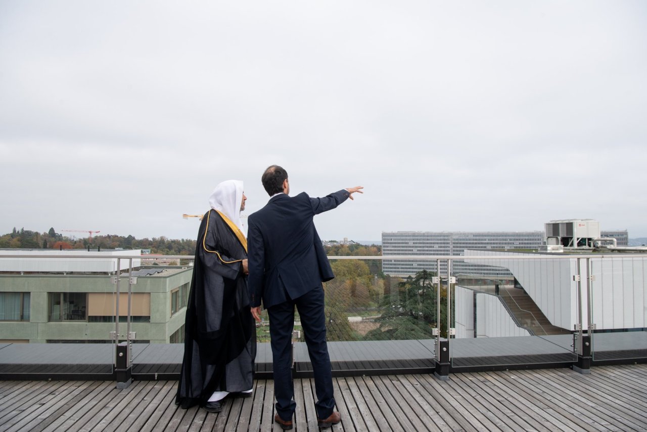 Yang Mulia Presiden Organisasi &quot;Dokter Lintas Batas&quot;, Tuan Christos Christou, menerima Yang Mulia Sekretaris Jenderal LMD, Ketua Organisasi Ulama Muslim, Syekh Dr. Mohammed Alissa  , di markas besar organisasi tersebut di Jenewa