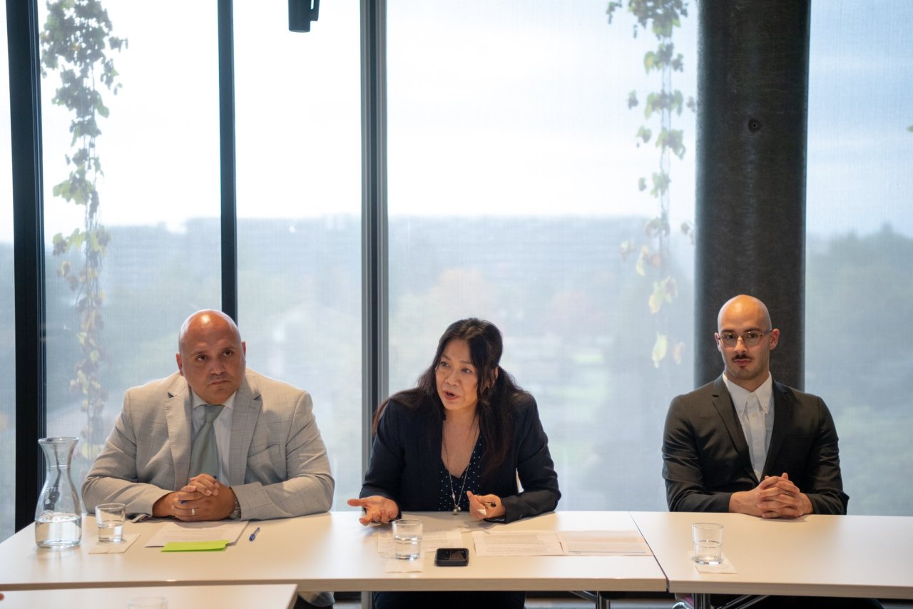 Yang Mulia Presiden Organisasi &quot;Dokter Lintas Batas&quot;, Tuan Christos Christou, menerima Yang Mulia Sekretaris Jenderal LMD, Ketua Organisasi Ulama Muslim, Syekh Dr. Mohammed Alissa  , di markas besar organisasi tersebut di Jenewa