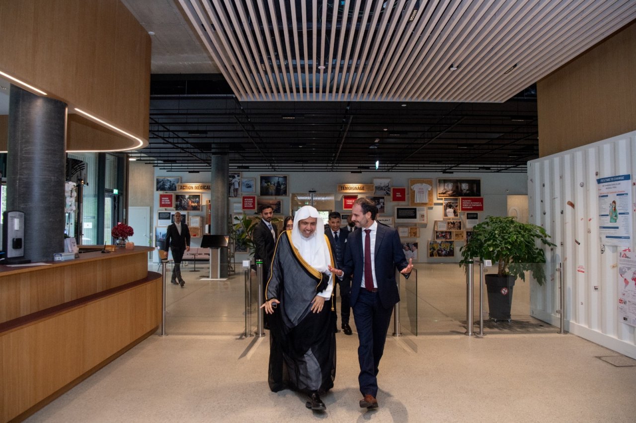 تلبيةً لدعوة من مراكز فكرٍ عالميّة ومنظمات دوليّة:  د.العيسى يحاضِر في المنتدى السويسري للسياسة الدولية ونادي44 للدراسات الفكرية