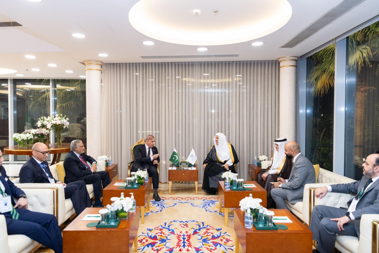 رئيسُ وزراء باكستان يزورُ مقرّ رابطة العالَم الإسلامي ويلتقي د.العيسى