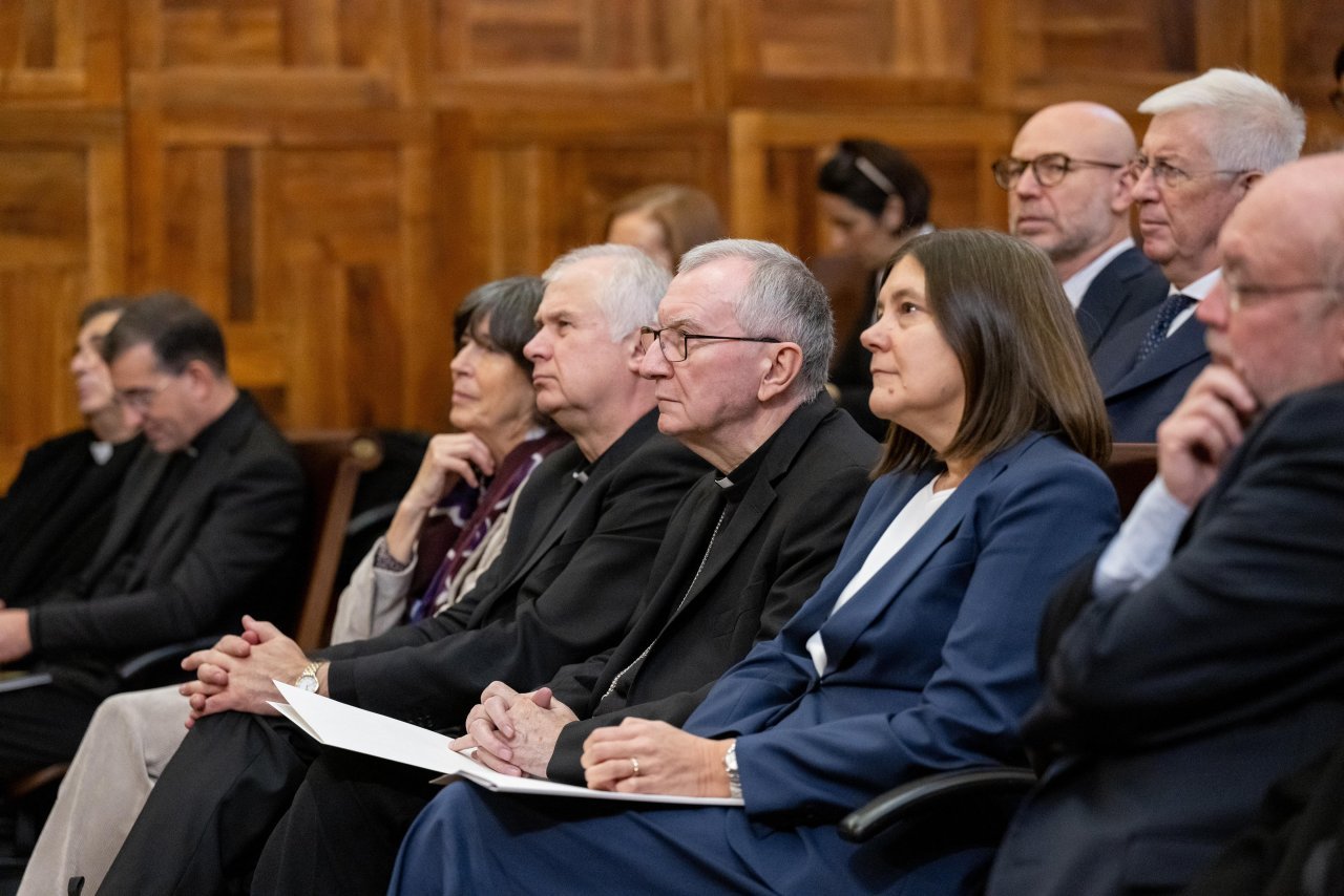 the Italian State University of Bologna awarded His Excellency Sheikh Dr. Mohammed Al-Issa the Honorary Postdoctoral Senior Fellowship in Law