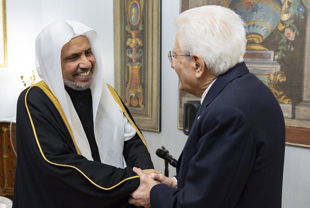 دیشب، جناب رئیس‌جمهور ایتالیا، آقای سرجیو ماتارلا، در کاخ ریاست‌جمهوری رم، از جناب دبیرکل، رئیس انجمن علمای مسلمان، آقای دکتر شیخ محمد العیسی    استقبال کرد