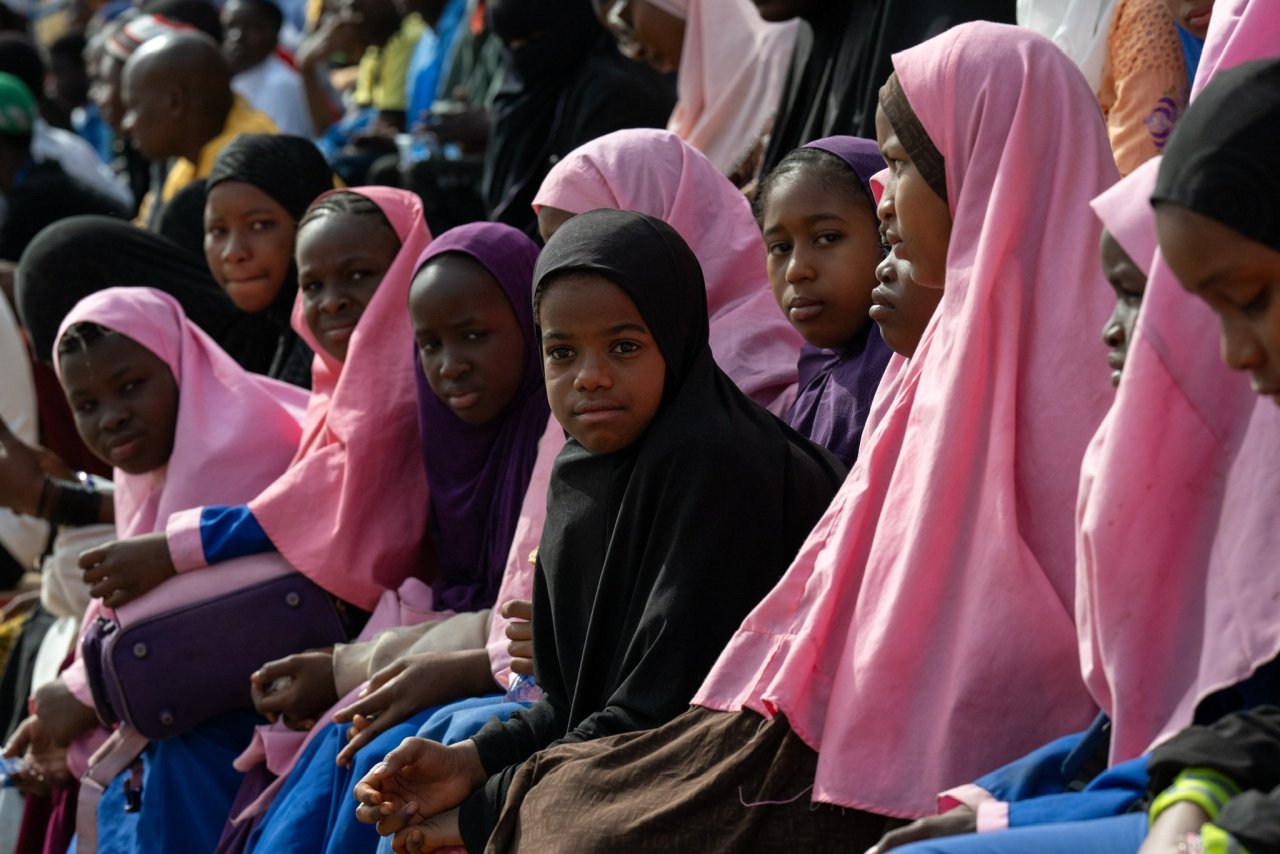 Sheij Alissa subrayó la importancia de estos concursos para revivir el espíritu de competencia entre los memorizadores del Sagrado Corán y fortalecer su papel dentro de la sociedad