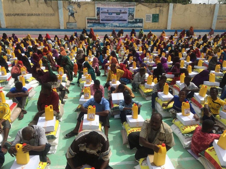 #La_Ligue_Islamique_Mondiale distribue plus de 5000 paniers alimentaires dans diverses régions de Somalie via son projet &quot;Repas de Ramadan&quot;.