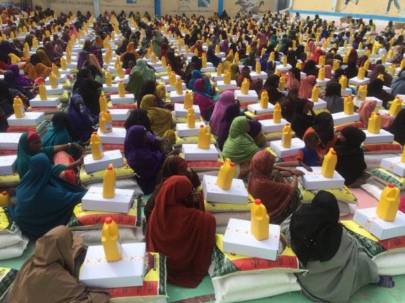 #La_Ligue_Islamique_Mondiale distribue plus de 5000 paniers alimentaires dans diverses régions de Somalie via son projet &quot;Repas de Ramadan&quot;.
