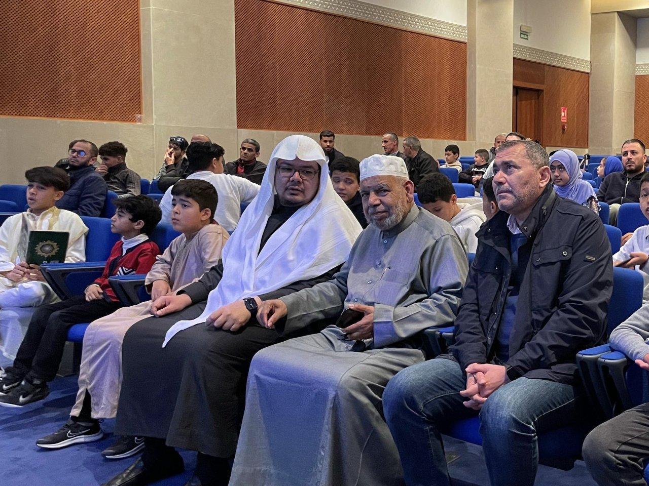 مرکز سازمان همبستگی جهان اسلام در «مرکز فرهنگی اندلسی» شهر مالاگا، اسپانیا، برندگان مسابقه‌ی سالانه‌ی رمضانی حفظ و تجوید قرآن کریم را در میان گروه‌های سنی مختلف از هر دو جنس تجلیل کرد