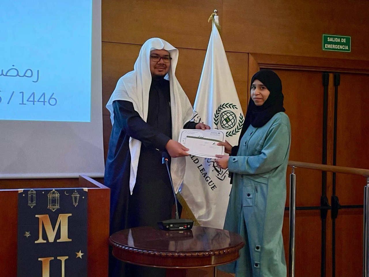 مرکز سازمان همبستگی جهان اسلام در «مرکز فرهنگی اندلسی» شهر مالاگا، اسپانیا، برندگان مسابقه‌ی سالانه‌ی رمضانی حفظ و تجوید قرآن کریم را در میان گروه‌های سنی مختلف از هر دو جنس تجلیل کرد