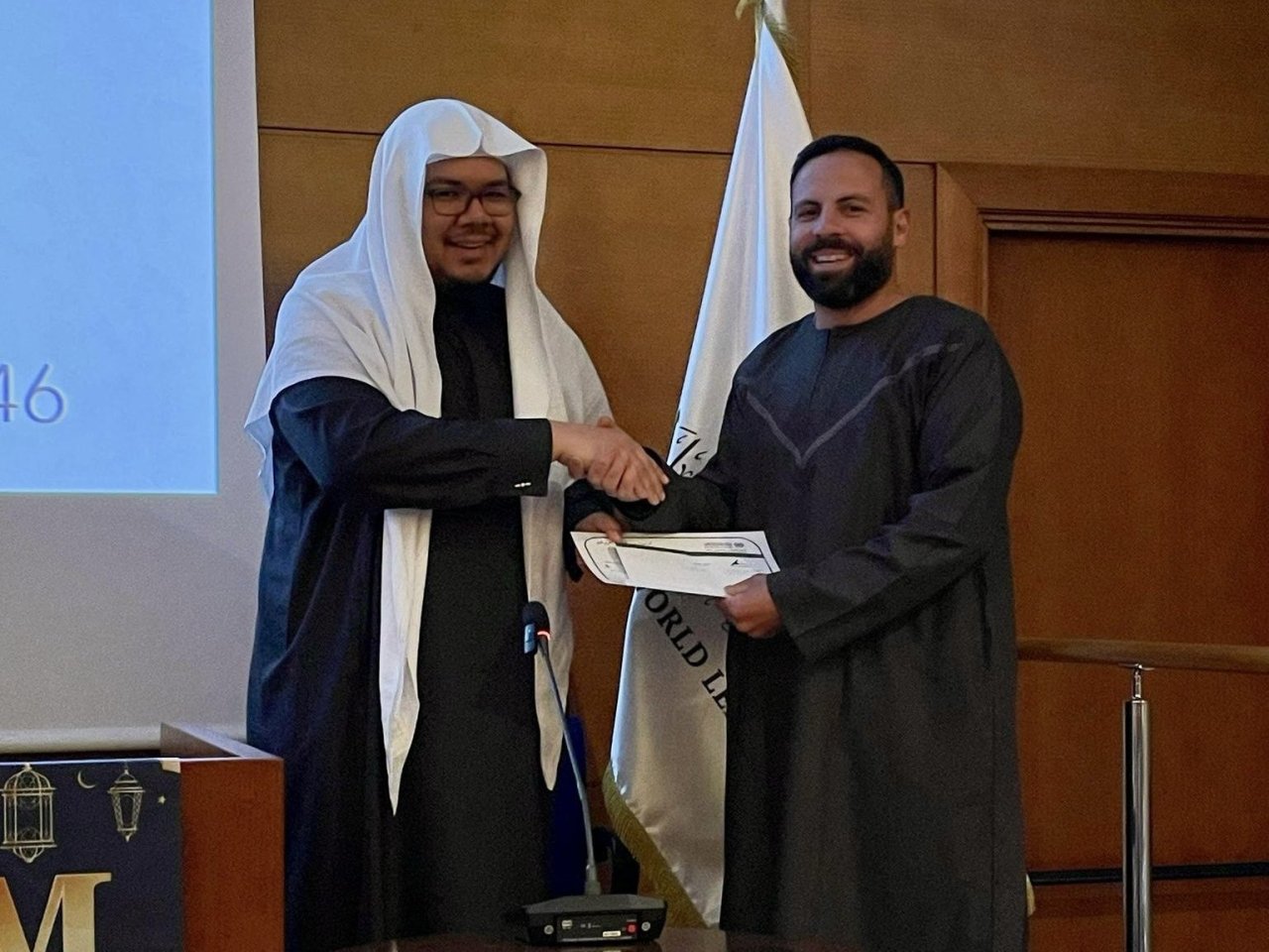 مرکز سازمان همبستگی جهان اسلام در «مرکز فرهنگی اندلسی» شهر مالاگا، اسپانیا، برندگان مسابقه‌ی سالانه‌ی رمضانی حفظ و تجوید قرآن کریم را در میان گروه‌های سنی مختلف از هر دو جنس تجلیل کرد