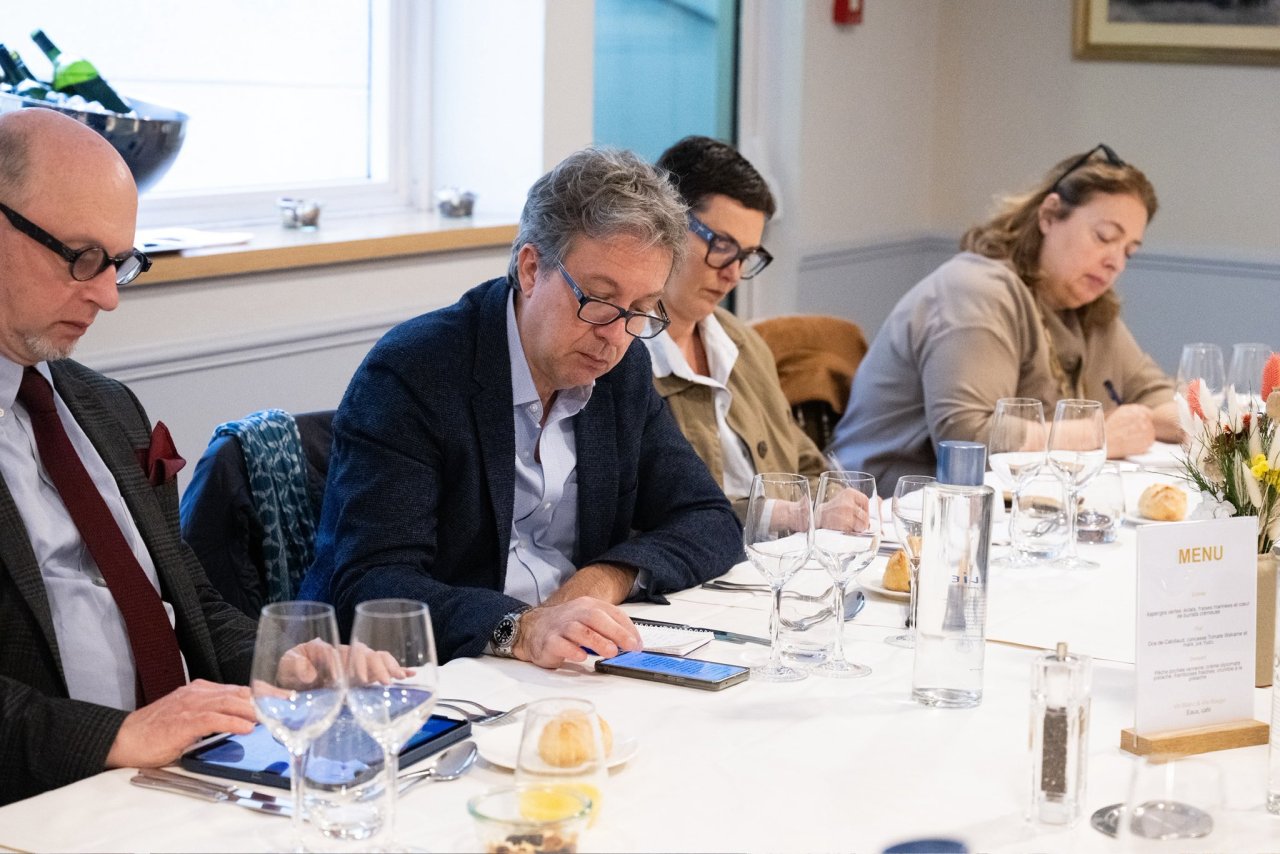 Yang Mulia Syekh Dr. Mohammed Alissa, dalam wawancara dengan pers, kantor berita, dan radio Prancis, yang dihadiri oleh para koresponden internasional