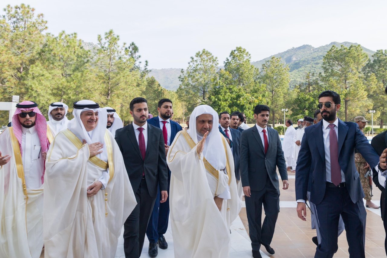 بدعوةٍ من دولة رئيس الوزراء الباكستاني  د.العيسى خطيباً للعيد بجامع الملك فيصل في إسلام آباد