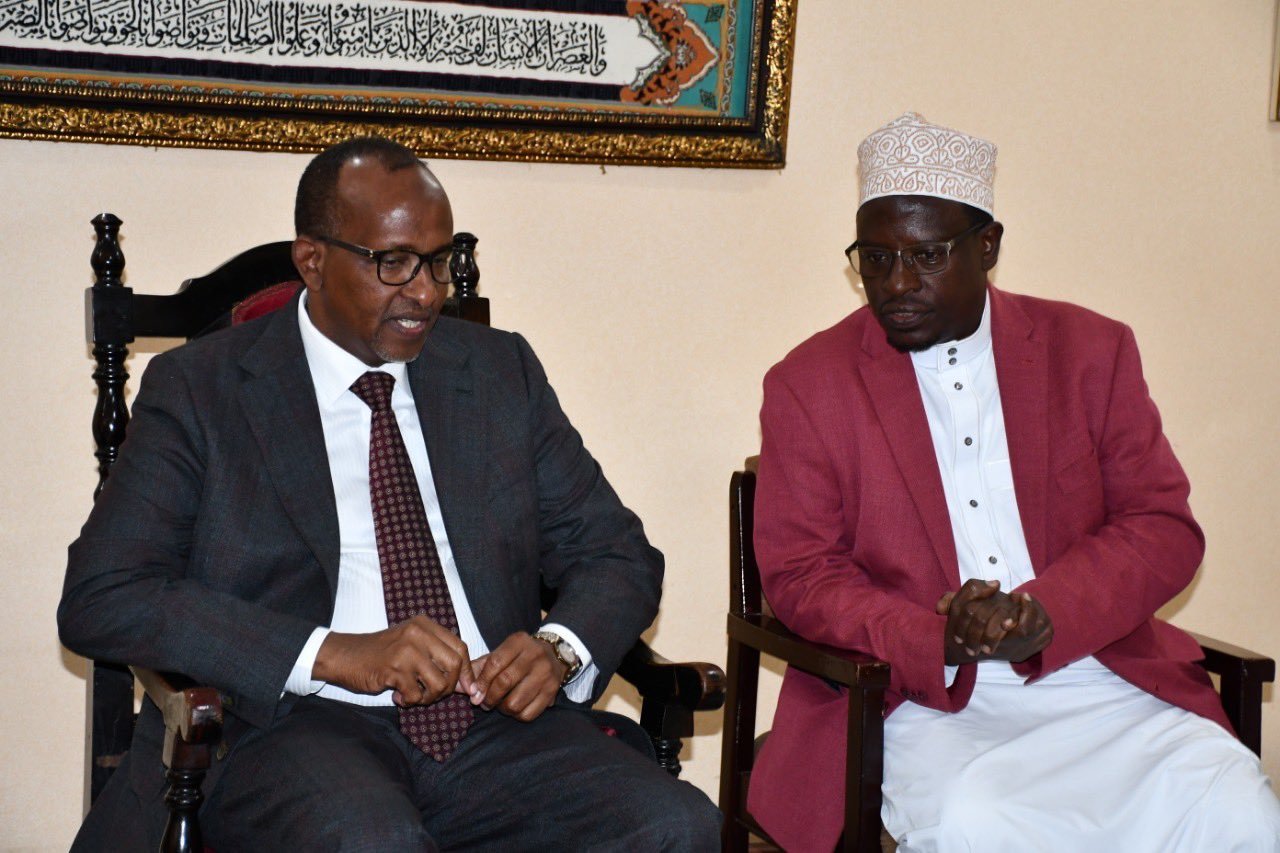 راه اندازی برنامه های لیگ جهانی مسلمانان برای تربیت ائمه و مبلغان در قاره آفریقا، مطالب: سند مکه مکرمه با همکاری شورای عالی مسلمانان کنیا.