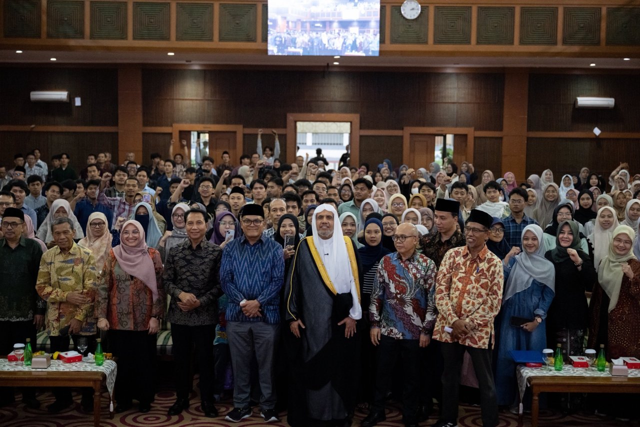 H.E. Sheikh Dr. Mohammed Al-Issa, delivered a public lecture at the State Islamic University “Syarif Hidayatullah” in the Indonesian capital, Jakarta