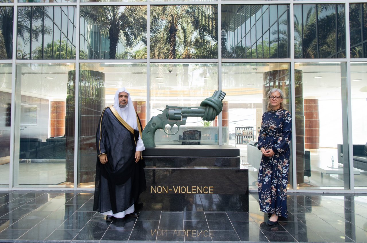 التقى معالي الشيخ د.محمد العيسى، سعادة سفير مملكة السويد المعينة لدى المملكة العربية السعودية، السيدة بيترا ميناندير