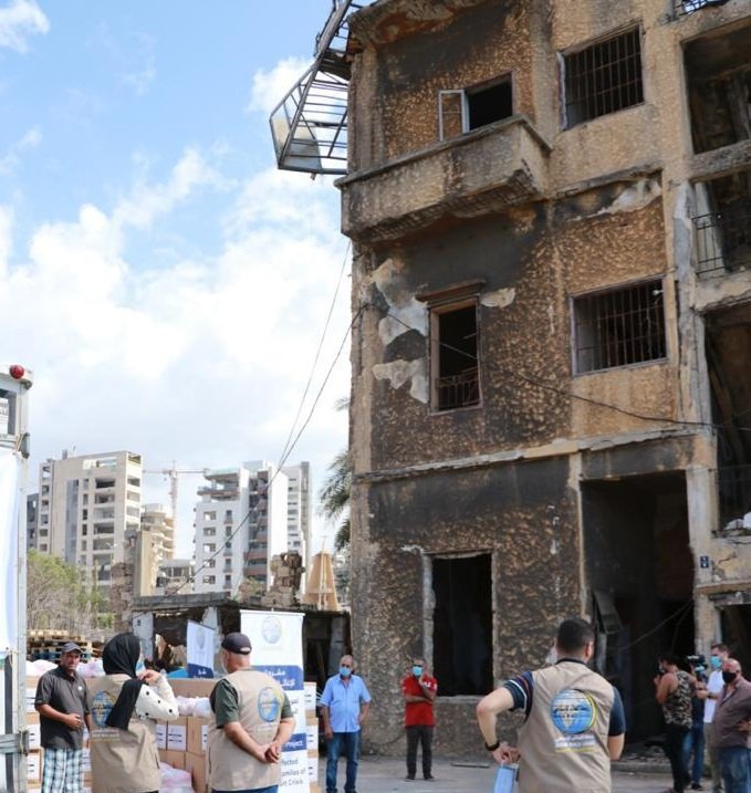 شرعت ⁧‫رابطة العالم الإسلامي‬⁩ خلال الأيام الماضية في برنامج العون الغذائي كمرحلة أولى؛ لمد يد العون لمتضرري ⁧‫مرفأ بيروت‬⁩: