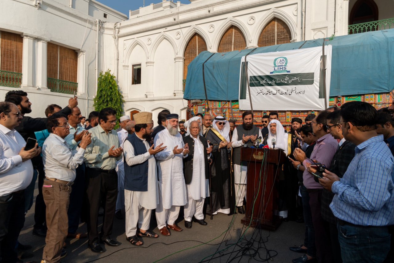 استقبل معالي حاكم إقليم البنجاب، السيد محمد بليغ الرحمن، في مقرّ الحاكم بمدينة لاهور، معالي الأمين العام، رئيس هيئة علماء المسلمين، الشيخ د.محمد العيسى