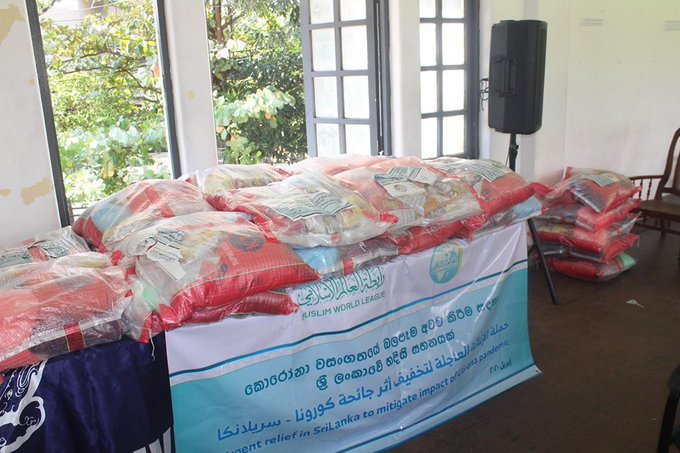رابطہ عالم اسلامی نے  کرونا کی روک تھام کے سلسلے میں سری لنکا میں 1250 غذائی پیکٹ عطیہ کیئے