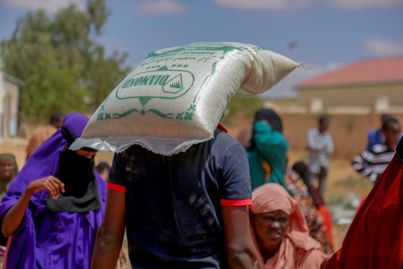 شهرٌ كريمٌ تُواصل فيه قوافلُ مشروعِ &quot;سِلال ⁧‫رمضان‬⁩&quot; شرَفَ مهمّتها؛ لتخدمَ عشرات آلاف المستفيدين حول العالم