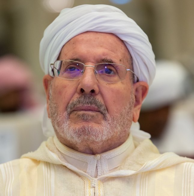 معالي الشيخ د. بوعبد الله غلام الله ، رئيس المجلس الإسلامي الأعلى في ⁧الجزائر⁩ في طليعة حضور مؤتمر ⁧باريس