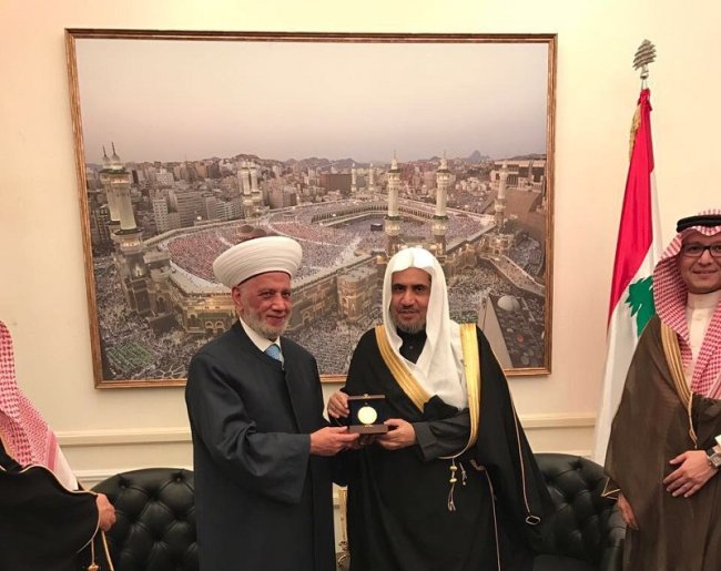 Le Mufti du Liban remet au Secrétaire général la médaille "Dar al-Fatwa libanais", saluant son discours lors de la réunion culturelle et spirituelle tenue au Liban.