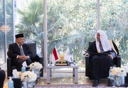 Cheikh Mohammad Alissa a reçu Abdelaziz Ahmed l’Ambassadeur de la République d’Indonésie au Royaume d’Arabie Saoudite afin de traiter d’un certain nombre de questions d’intérêt commun.