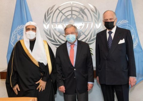 اقوام متحدہ کے سیکرٹری جنرل، نیویارک میں اقوام متحدہ کے ہیڈکوارٹر میں سیکرٹری جنرل عزت مآب شیخ ڈاکٹر محمد العیسی کا خیر مقدم کررہے ہیں