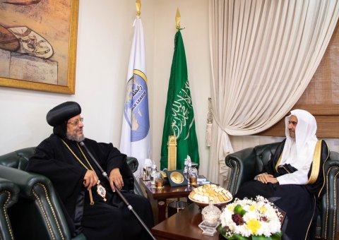 رابطہ عالم اسلامی کے سیکرٹری جنرل عزت مآب شیخ ڈاکٹر محمد العیسی نے  آرتھوڈکس قبطی عیسائی مذہبی پیشوا بشپ الانبا مارکوس سے ملاقات کی