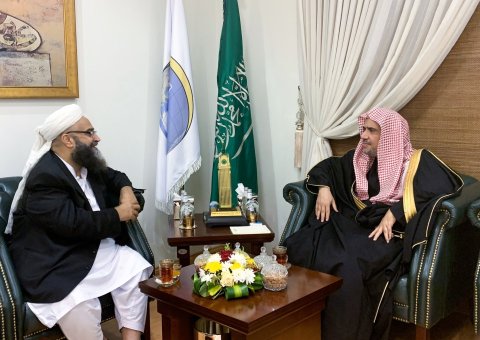 Le D.Mohammad Alissa a reçu le président du conseil des savants du Pakistan cheikh Tahar Mahmoud Elhachrafi pour une rencontre qui a porté sur des sujets d’intérêt commun.