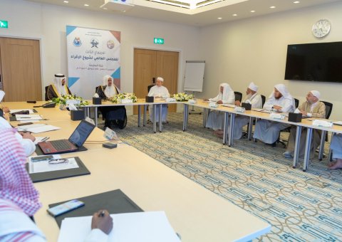 عزت مآب شیخ ڈاکٹر محمد العیسی عالمی ادارہ برائے شیوخ القراء اجلاس کی صدارت کررہے ہیں