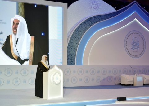 معالي أمين عام ⁧رابطة العالم الإسلامي⁩ الشيخ د. ⁧محمد العيسى⁩ متحدثاً اليوم في مؤتمر ⁧تعزيز السلم⁩ في ⁧أبوظبي⁩ : 