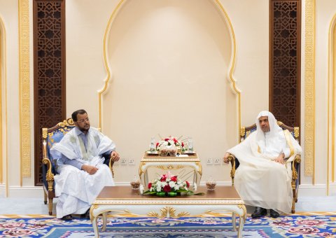 شیخ ڈاکٹر محمد العيسى نے مکہ مکرمہ میں رابطہ کے مرکزی دفتر میں موریطانیہ کے وزیر اسلامی امور وتعلیم جناب شیخ الداہ ولد اعمر طالب کا استقبال کیا۔