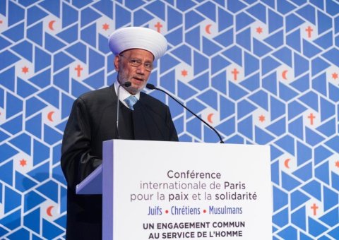 Le Mufti du Liban cheikh Abdelafif Dériane lors du Congrès Paris Solidarité Paix ; sachant que le Liban est le pays au monde qui a la plus grande diversité religieuse avec près de 18 communautés.