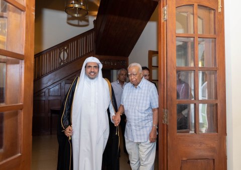 سری لنکا کے صدر  محترم نے رابطہ عالم اسلامی کے سیکرٹری جنرل کا خیر مقدم  اور ان کے اعزاز میں عشائیہ دیا