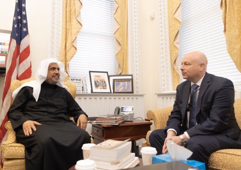 Le D.Mohammad Alissa a rencontré à la Maison Blanche américaine le conseiller M. Jissone Rarinablate pour traiter avec lui d’un certain nombre de sujets concernant l’extrémisme les relations entre les adeptes des religions et cultures.