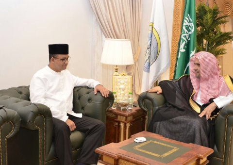 HE the MWL's Secretary General received this afternoon in his office in Makkah the Governor of Jakarta, Indonesia HE Dr. Anis Ba Swaidan