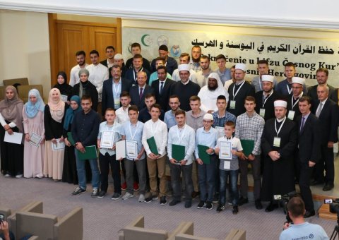 أقامت الرابطة حفل تكريم الفائزين بمسابقتها للقرآن الكريم في البوسنة والهرسك بالتعاون مع المشيخة الإسلامية