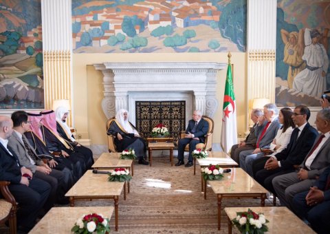 معالي رئيس ⁧مجلس الأمة⁩ الجزائري السيد عبدالقادر بن صالح يستقبل معالي الأمين العام لرابطة العالم الإسلامي 