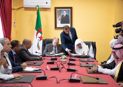 Signature d’accord de collaboration entre la Ligue Islamique Mondiale et le Haut Conseil Islamique d’Algérie 
