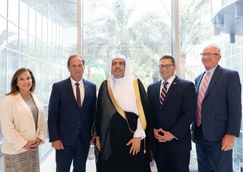 عزت مآب شیخ ڈاکٹر محمد العیسی نے اپنے ریاض دفتر میں امریکی کانگریس کے اراکین کے ایک وفدسے ملاقات کی
