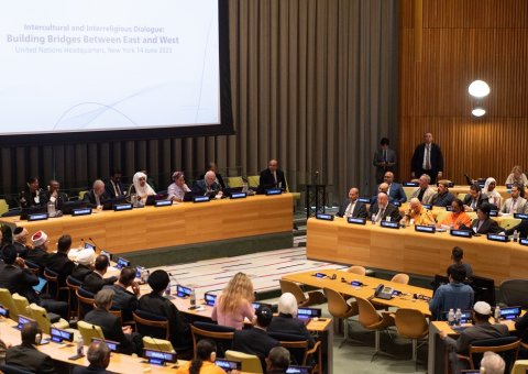 رابطة العالم الإسلامي‬⁩ تطلق من الأمم المتحدة مبادرة"بناء جسور التفاهم والسلام بين الشرق والغرب"