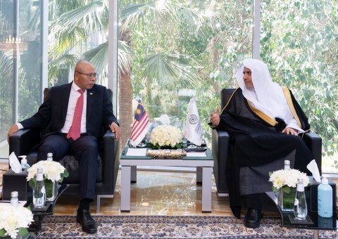 His Excellency Sheikh Dr. Mohammad Al-Issa, the Secretary-General of the MWL and Chairman of the Organization of Muslim Scholars, met with His Excellency Datuk Wan Zaidi Wan Abdullah, the ambassador of Malaysia to the Kingdom of Saudi Arabia
