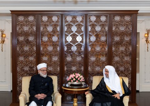 At his residence in New Delhi, His Excellency Sheikh Dr. Mohammad Al-Issa, received His Eminence Sheikh Ahmed Bukhari, the Imam of Jama Masjid in New Delhi
