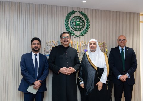 His Excellency Sheikh Dr. Mohammed Al-Issa, Secretary-General of the MWL and Chairman of the Organization of Muslim Scholars, meets with His Excellency Mr. Aneeq Ahmed, Minister of Religious Affairs of the Islamic Republic of Pakistan