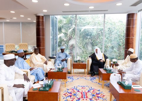  His Excellency Sheikh Dr. Mohammed Alissa , Secretary-General of the MWL and Chairman of the Organization of Muslim Scholars, met with a delegation from the Republic of Chad