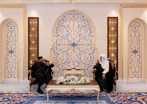 Dans le cadre d’une coordination officielle : Le Secrétaire Général, Président de l'Organisation des savants musulmans, cheikh Mohammad Alissa     a reçu à La Mecque, le Mufti de la République Islamique du Pakistan, cheikh Muhammad Taqi Usmani