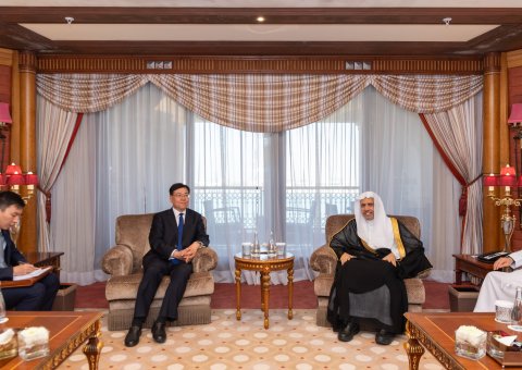 Le Secrétaire général de la LIM, Président de l'Organisation des savants musulmans, cheikh Mohammed Al-Issa a rencontré à Djeddah, le Président de l'Autorité nationale des affaires religieuses de la République de Chine, M. Chen Ruifeng