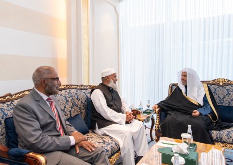 His Excellency Sheikh Dr. Mohammed Al-Issa, Secretary-General of the MWL and Chairman of the Organization of Muslim Scholars, met with His Eminence Sheikh Mohammed Amir, Grand Mufti of New Zealand