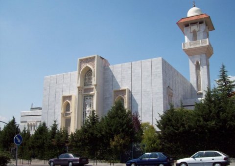 The Muslim World League in partnership with the Islamic Cultural Center of Madrid donated