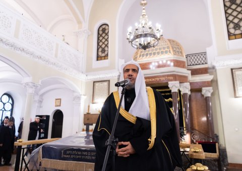 Mohammad Alissa dirige la Ligue Islamique Mondiale depuis 2016. Découvrez ses actions relatives à la promotion du dialogue interreligieux dans le monde 